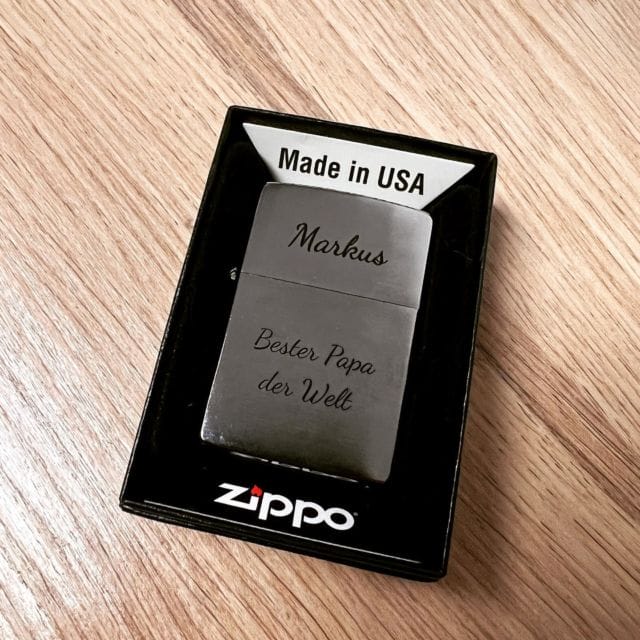 Zippo mit Wunschgravur selbst im Webshop gestalten. 
#gravur #zippo #geschenkideen #lasergravur #gravieren #zippocustom #personalisiertegeschenke #madeinaustria 🇦🇹 #kaufregional @lasertexx