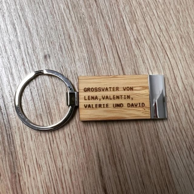 Schlüsselanhänger mit Wunschgravur selbst gestalten. 
#gravur #gestalten #gravieren #bambus #holz #schlüsselanhänger #lasergravur #madeinaustria 🇦🇹 #kaufregional @lasertexx