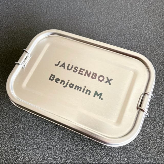 Lunchbox / Jausenbox mit Lasergravur im Webshop gestalten.
#gravur #gestalten #lunchbox #jausenbox #brotbox #essen #mahlzeit #geschenkidee #personalisiert #individuell #personalisiertegeschenke #kaufregional #madeinaustria 🇦🇹 @lasertexx