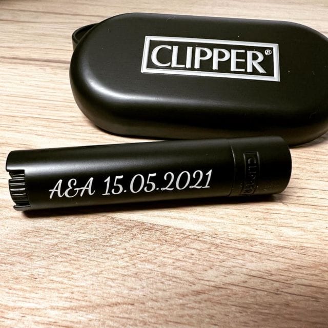 Clipper Feierzeug mit Gravur im Webshop gestalten. 
#gravur #feuerzeug #personalisiertegeschenke #geschenkidee #kaufregional #madeinaustria 🇦🇹 @lasertexx