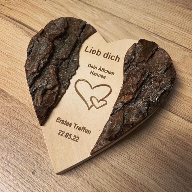 Holzdekoherz mit Wunschgravur ❤️ Ein wunderschönes personalisiertes Geschenk. 
#holzherz #dekoherz #liebe #geschenkidee #personalisiertegeschenke #gravur #hochzeit #jahrestag