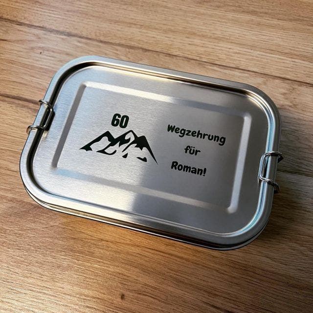 Lunchbox mit Gravur als personalisiertes Geschenk. 
#gravur #lunchbox #geschenkideen #wandern #berge #personalisiertegeschenke #personalisiert #kaufregional