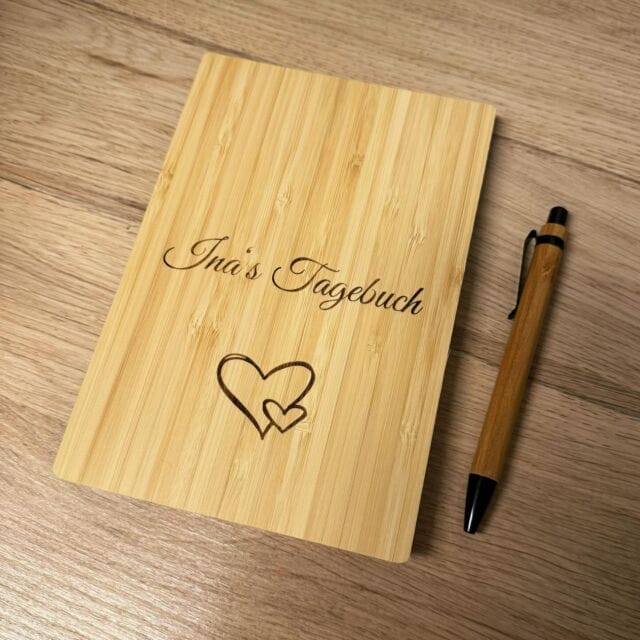 Personalisiertes Notizbuch aus Bambus als tolles Geschenk. 
#geschenkidee #personalisiert #gravur #bambus #werbegeschenk #werbemittel