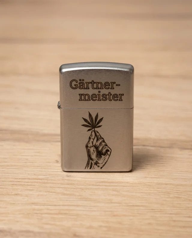 Bestelle jetzt dein Zippo Feuerzeug mit deinem Logo, Text oder Symbol im Webshop. #geschenkidee #personalisiert