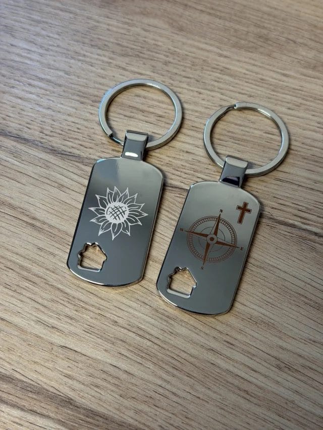 Schlüsselanhänger mit deiner Wunschgravur im Webshop gestalten und bestellen.
#gravur #geschenkidee #personalisiertegeschenke #werbegeschenke #giveaway